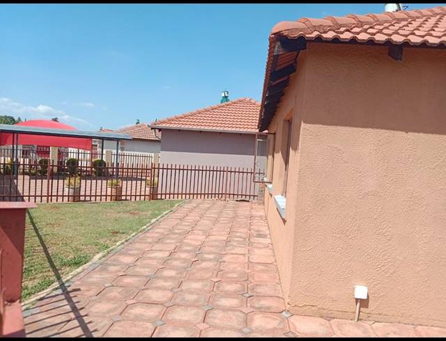 3 BEDROOM HOUSE FOR SALE IN THERESAPARK